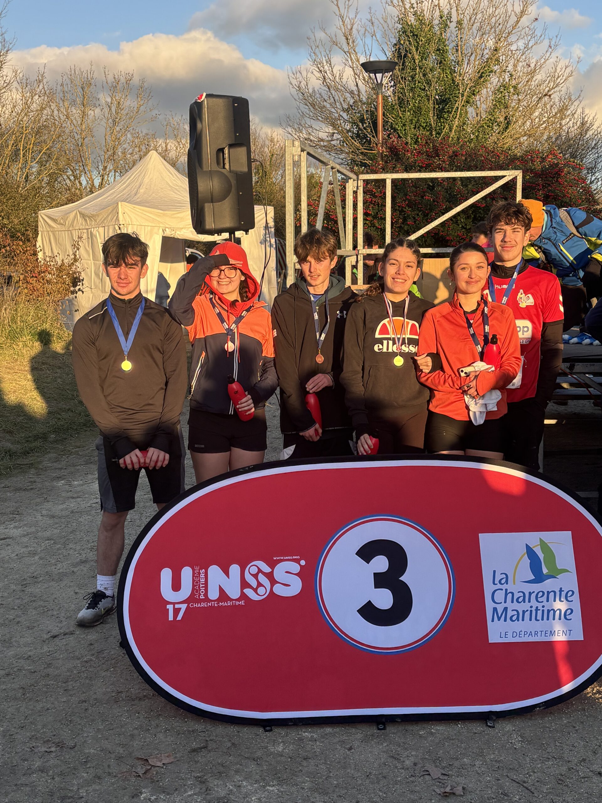 🏃‍♂️ Cross départemental : nos élèves sur le podium ! 🏃‍♀️