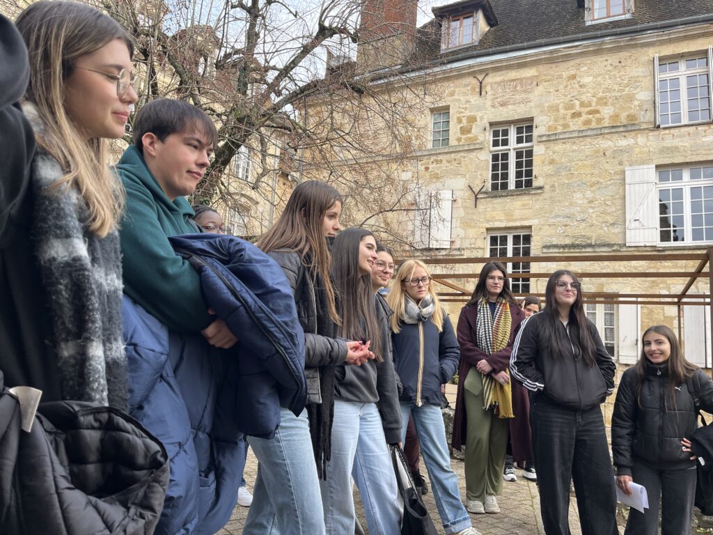 Sur les chemins de la Résistance : un séjour scolaire riche de sens pour la classe de TMA 1 Photo1