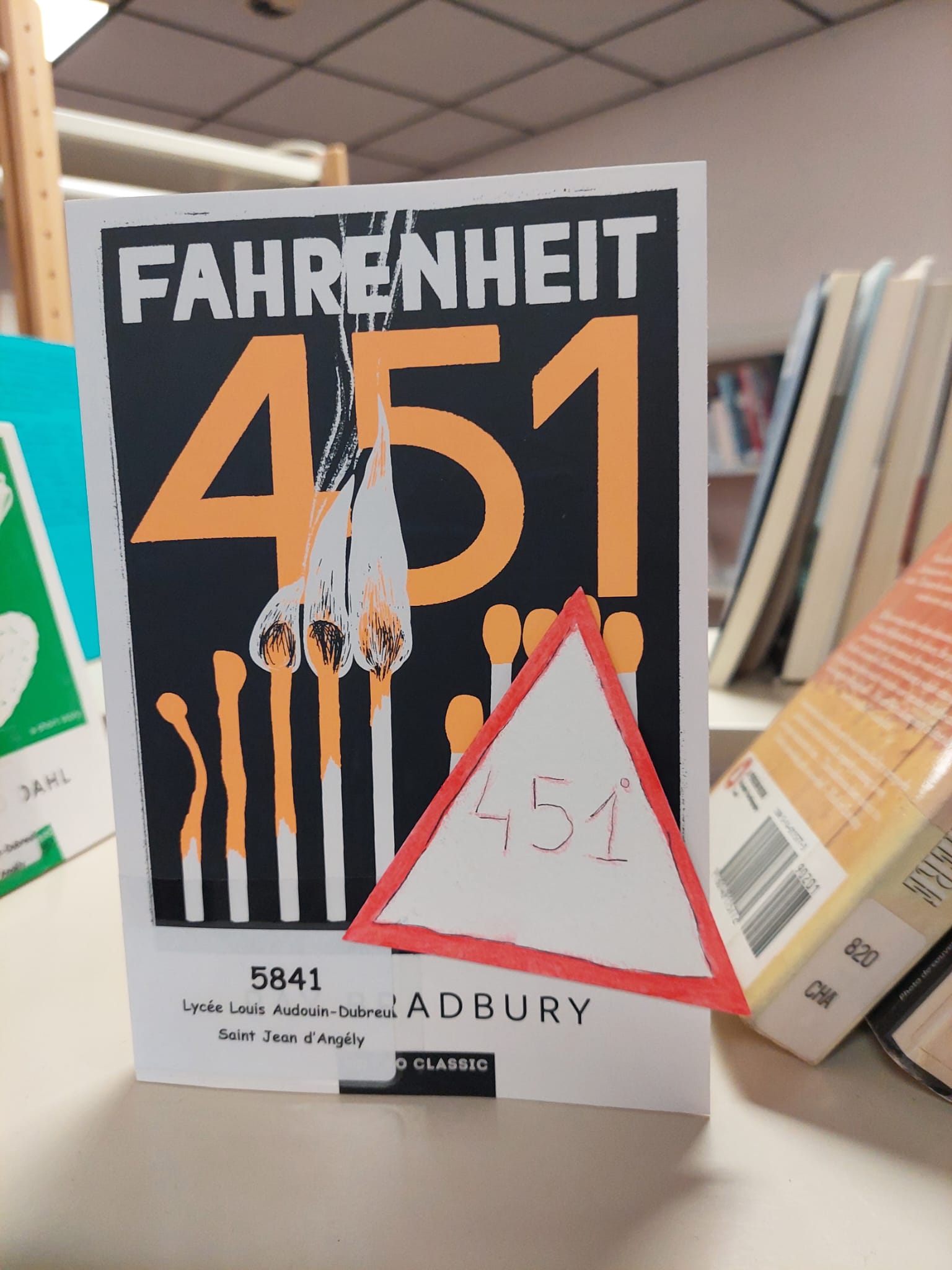 Exposition à la médiathèque du lycée.